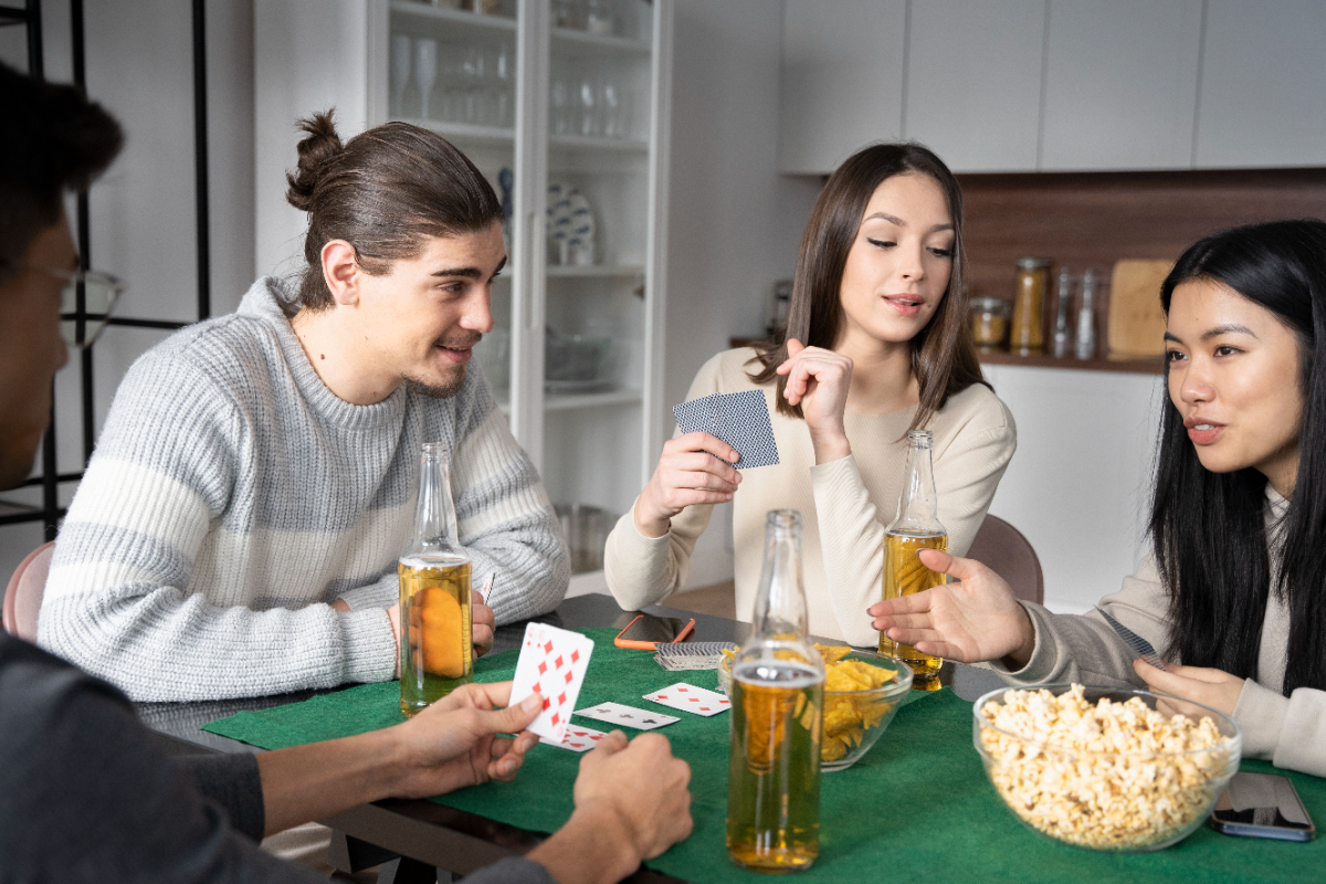 7 tipos de jogos de bebida pra desafiar os amigos no rolê